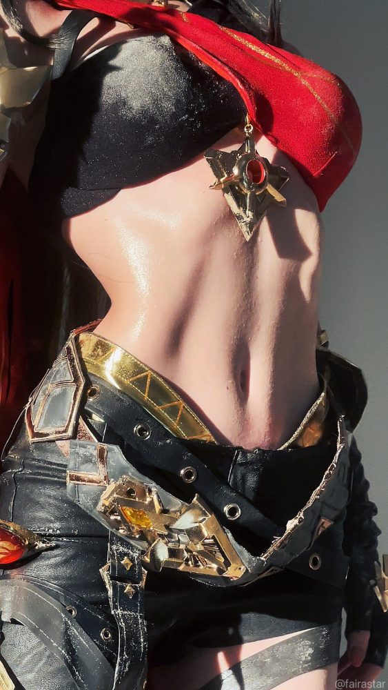 Hot girl khiến fan bỏng mắt, cosplay nhân vật "múi nào ra múi nấy" photo 1700641476626 17006414767491920467168