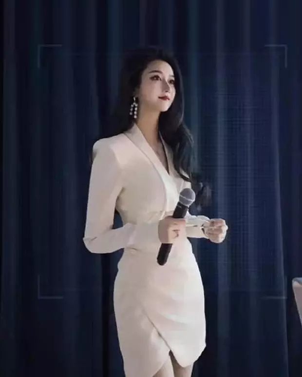 photo-1706765440198 photo-1706765440198