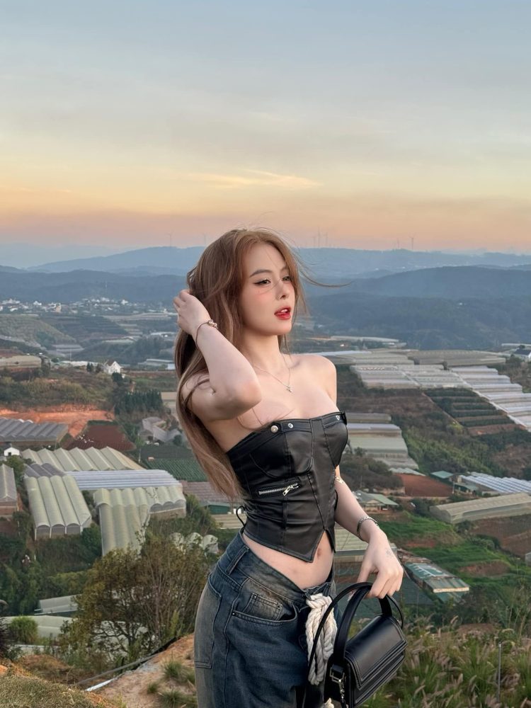 photo-1709788203995 photo-1709788203995