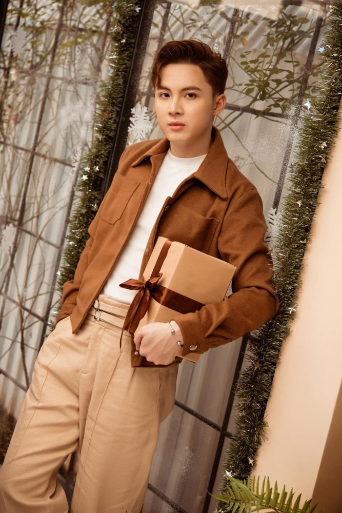 photo-1711242070882 photo-1711242070882