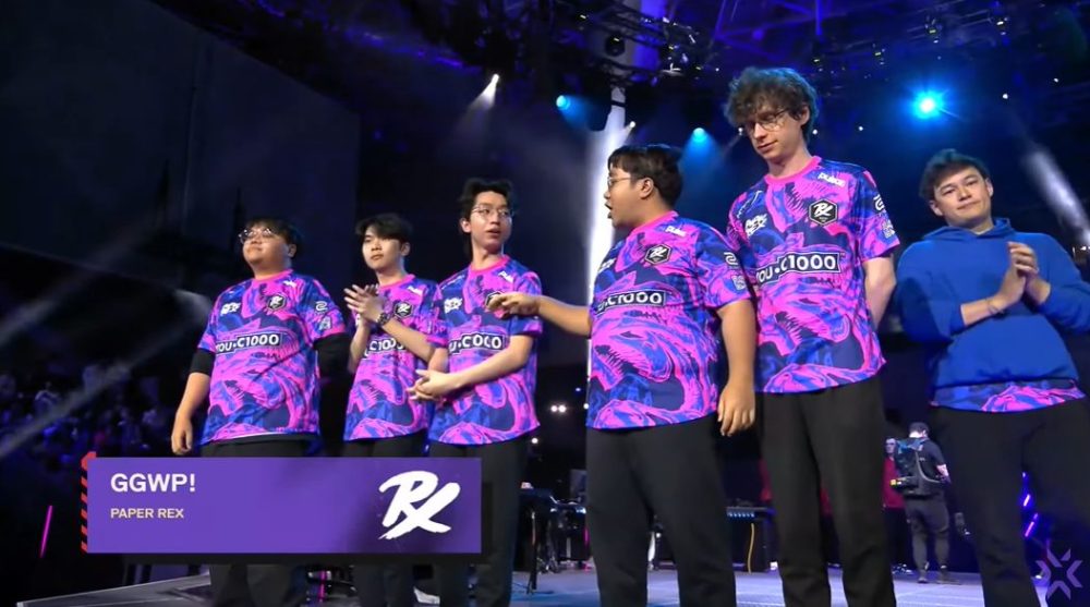 photo-1711252273240 photo-1711252273240