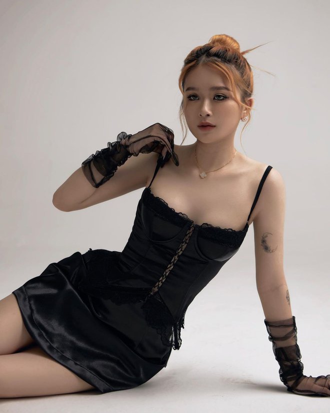 photo-2-1679914369330697362663-1680060745296-1680060745433318288342 TikToker Chao khoe sắc vóc ở tuổi 20 photo 2 1679914369330697362663 1680060745296 1680060745433318288342