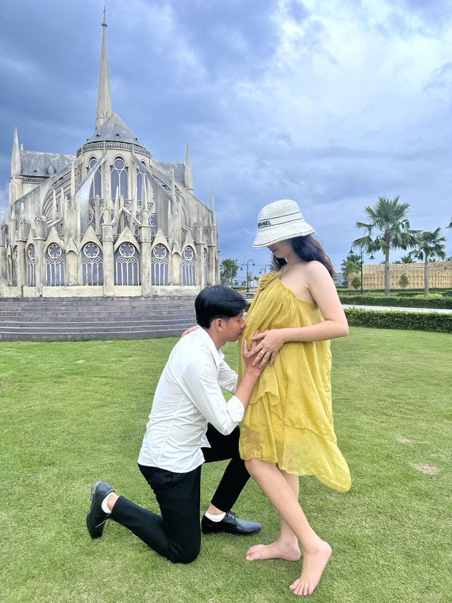 photo-2-16860975804291755466345-1686113937882-1686113938205639125822 Cô gái làm sale bán ô tô, không ngờ "chốt" luôn con trai của khách hàng photo 2 16860975804291755466345 1686113937882 1686113938205639125822