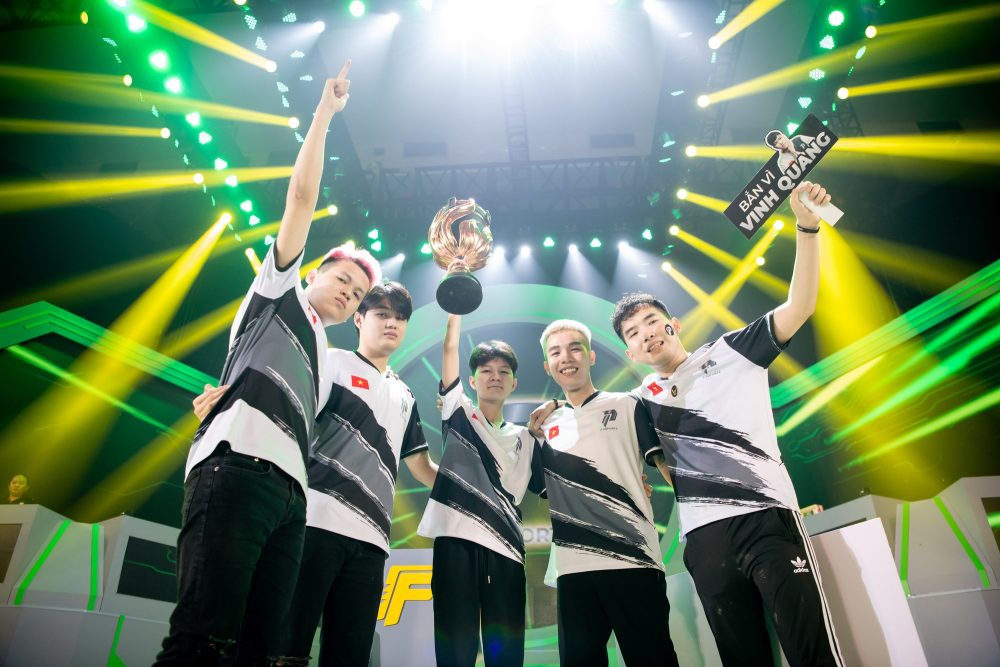 Tuyển thủ P Esports bật khóc nức nở ngay khi lên ngôi Yomost VFL Summer 2023 - Ảnh 4.