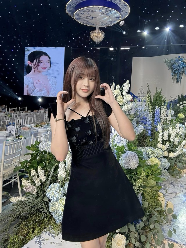 Soi nhan sắc dàn dâu phụ trong đám cưới Quang Hải - Chu Thanh Huyền, bất ngờ với info của cô gái này! - Ảnh 4. Soi nhan sắc dàn dâu phụ trong đám cưới Quang Hải - Chu Thanh Huyền, bất ngờ với info của cô gái này! - Ảnh 4.