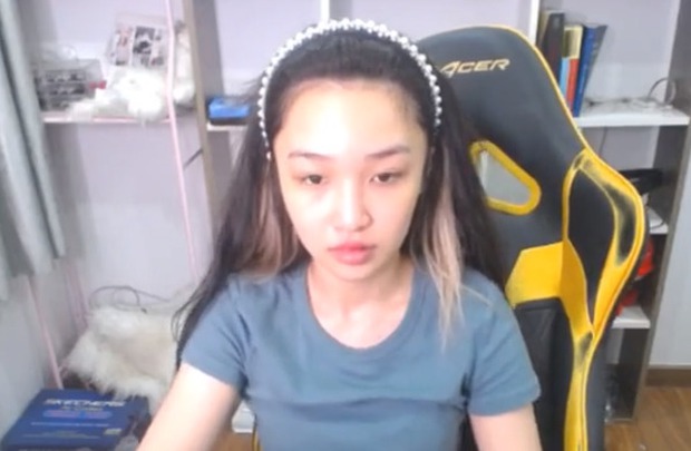 Còn đâu thời mặt mộc "onl stream", Hoa Xuka giờ đây khiến nhiều anh em game thủ phải "hối hận"- Ảnh 2. Còn đâu thời mặt mộc "onl stream", Hoa Xuka giờ đây khiến nhiều anh em game thủ phải "hối hận"- Ảnh 2.