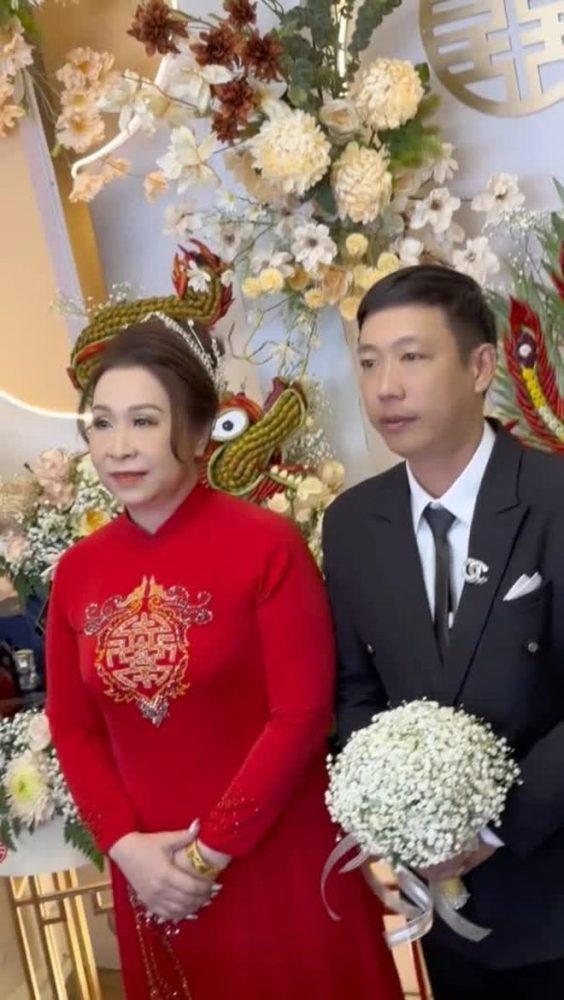 Cô dâu U40 nhận 30 cây vàng, 10.000 USD tiền mặt trong ngày cưới: Lấy chồng muộn chút cũng không sao! photo 3 16785424117071780380493 1678677864946 1678677865070130061028