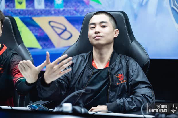 Khác với sự ngạo nghễ đầu mùa giải, fan Team Flash giờ đây cần sự riêng tư - Ảnh 2. Khác với sự ngạo nghễ đầu mùa giải, fan Team Flash giờ đây cần sự riêng tư - Ảnh 2.