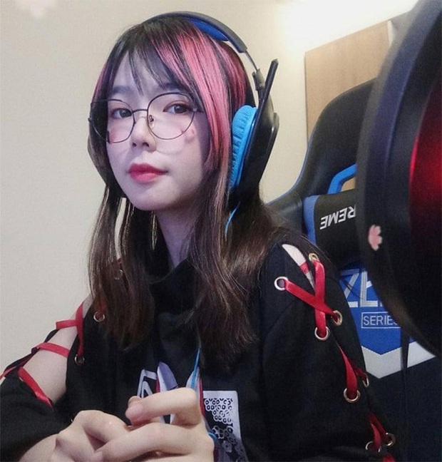 Từng khiến cộng đồng mạng phát sốt, nữ MC Esports bị dân tình quay xe sau thời gian gây thất vọng - Ảnh 2. Từng khiến cộng đồng mạng phát sốt, nữ MC Esports bị dân tình quay xe sau thời gian gây thất vọng - Ảnh 2.