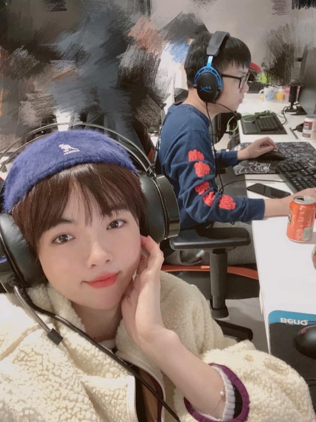 Bạn gái SofM bất ngờ tiết lộ chuyện hiếm, lần đầu tiên làm sau gần thập kỷ yêu nhau - Ảnh 1. Bạn gái SofM bất ngờ tiết lộ chuyện hiếm, lần đầu tiên làm sau gần thập kỷ yêu nhau - Ảnh 1.