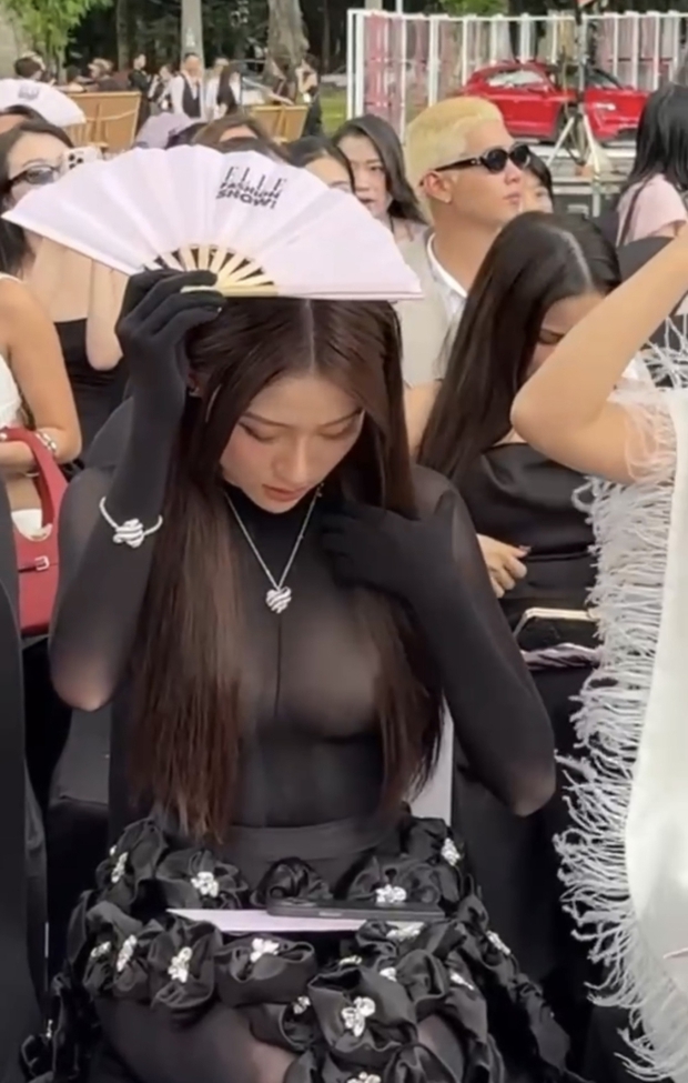 Hot girl nổi tiếng gợi cảm, quyến rũ trong lần đầu diện đồ xuyên thấu - Ảnh 2. Hot girl nổi tiếng gợi cảm, quyến rũ trong lần đầu diện đồ xuyên thấu - Ảnh 2.