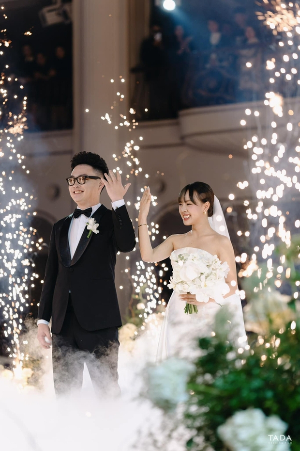 Toàn cảnh đám cưới đẹp như mộng của nữ thần Esports: Sang - xịn - mịn không có nhưng! - Ảnh 12. Toàn cảnh đám cưới đẹp như mộng của nữ thần Esports: Sang - xịn - mịn không có nhưng! - Ảnh 12.