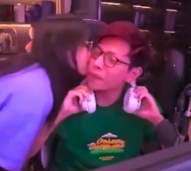 Minh Nghi tìm ra cách phá khiên người Mìn, hạn chế tiếng ồn thảm hoạ khi chơi game - Ảnh 3. Minh Nghi tìm ra cách phá khiên người Mìn, hạn chế tiếng ồn thảm hoạ khi chơi game - Ảnh 3.