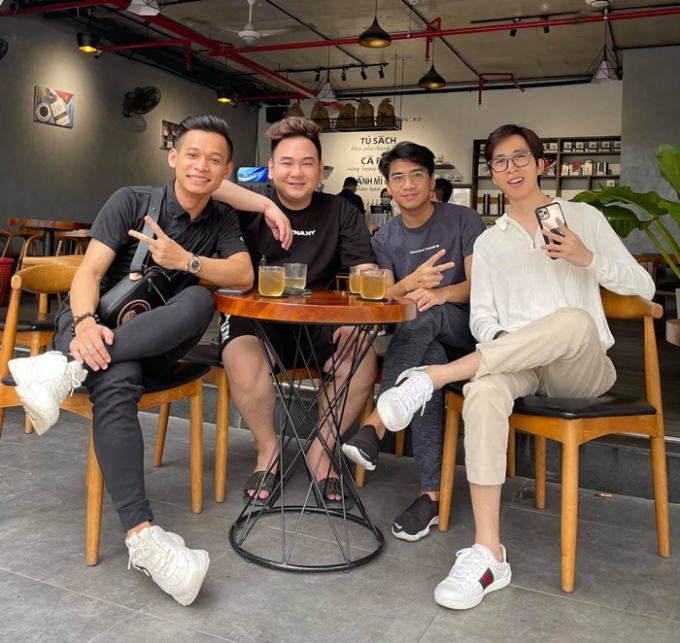 Hội “tứ hoàng streamer” hiện tại: Người tự nhận phá sản đi thuê nhà ở Bình Dương, người đã giàu lại phất lên thêm - Ảnh 1. Hội “tứ hoàng streamer” hiện tại: Người tự nhận phá sản đi thuê nhà ở Bình Dương, người đã giàu lại phất lên thêm - Ảnh 1.