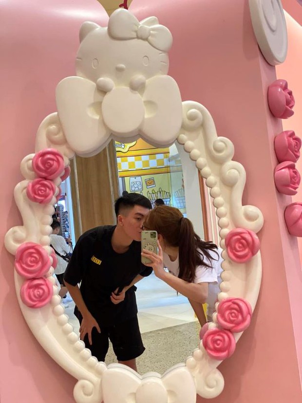 Chán phát cẩu lương, bạn gái Xuân Bách công khai sánh đôi bên trai lạ, còn vô tư tag thẳng tên người yêu tuyển thủ - Ảnh 2. Chán phát cẩu lương, bạn gái Xuân Bách công khai sánh đôi bên trai lạ, còn vô tư tag thẳng tên người yêu tuyển thủ - Ảnh 2.