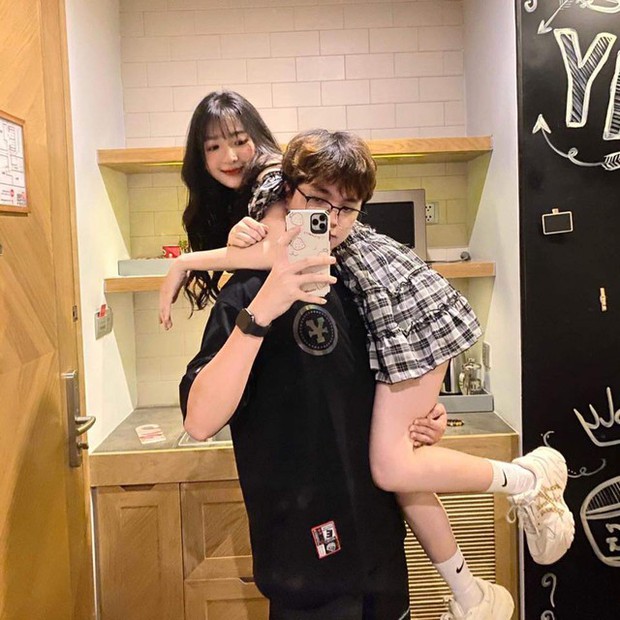 Chuyện tình tuyển thủ ADC - Kim Chung Phan: Từ cặp đôi thị phi đến mối tình nhiều người ước! - Ảnh 2. Chuyện tình tuyển thủ ADC - Kim Chung Phan: Từ cặp đôi thị phi đến mối tình nhiều người ước! - Ảnh 2.