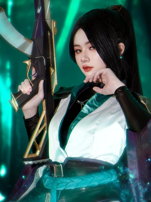 Nữ sinh RMIT hóa đặc vụ VALORANT, chất hơn nước cất! - Ảnh 2. Nữ sinh RMIT hóa đặc vụ VALORANT, chất hơn nước cất! - Ảnh 2.