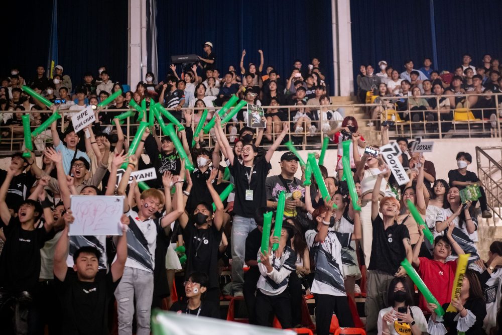 Tuyển thủ P Esports bật khóc nức nở ngay khi lên ngôi Yomost VFL Summer 2023 - Ảnh 8.