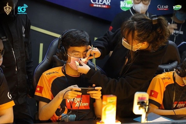 Ngủ 12 giờ trưa mới dậy, nữ streamer này vẫn là mẫu hình bạn gái lý tưởng của nhiều fan nam - Ảnh 1. Ngủ 12 giờ trưa mới dậy, nữ streamer này vẫn là mẫu hình bạn gái lý tưởng của nhiều fan nam - Ảnh 1.