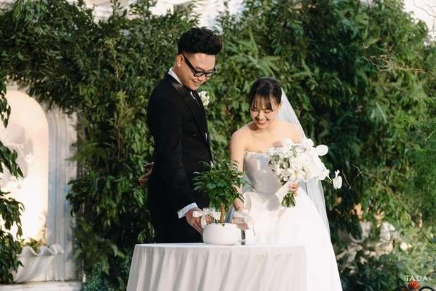 Toàn cảnh đám cưới đẹp như mộng của nữ thần Esports: Sang - xịn - mịn không có nhưng! - Ảnh 10. Toàn cảnh đám cưới đẹp như mộng của nữ thần Esports: Sang - xịn - mịn không có nhưng! - Ảnh 10.