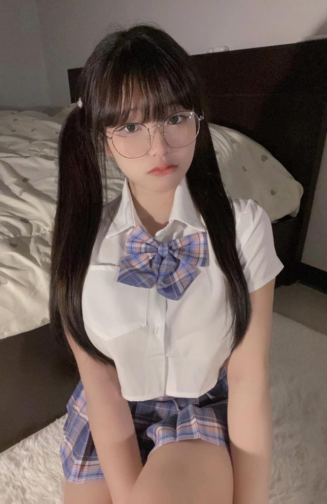 photo-6-16775624163572054112229 Mặt "học sinh", nữ game thủ cứ cosplay lại khiến cả cộng đồng "sốt xình xịch" photo 6 16775624163572054112229