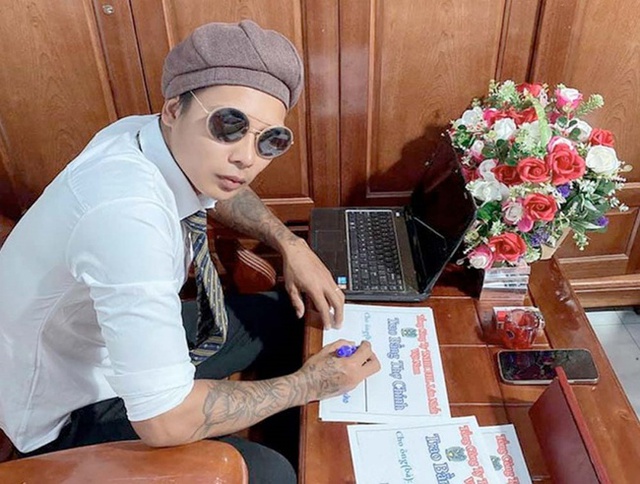 Chàng trai dạy phụ hồ online bỏ túi 1,6 tỷ đồng: Stream YouTube có lúc “ngang ngửa” Độ Mixi, từ người làm thuê trở thành sếp trả lương cho người khác - Ảnh 1. Chàng trai dạy phụ hồ online bỏ túi 1,6 tỷ đồng: Stream YouTube có lúc “ngang ngửa” Độ Mixi, từ người làm thuê trở thành sếp trả lương cho người khác - Ảnh 1.