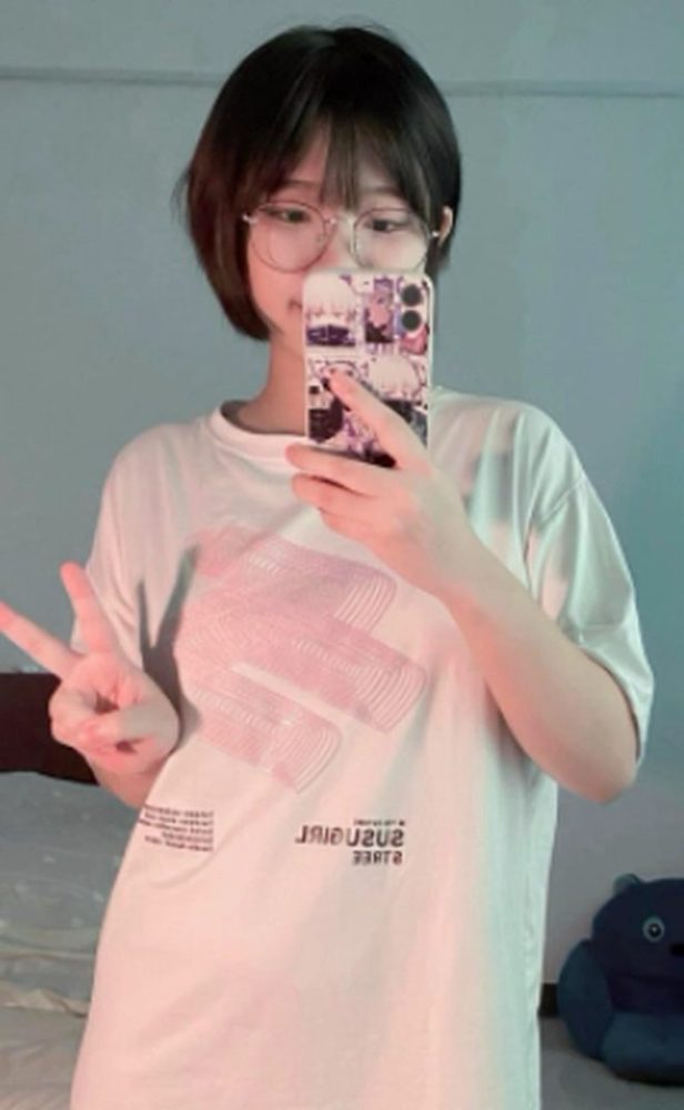 photo-7-1677562420317787019844 Mặt "học sinh", nữ game thủ cứ cosplay lại khiến cả cộng đồng "sốt xình xịch" photo 7 1677562420317787019844