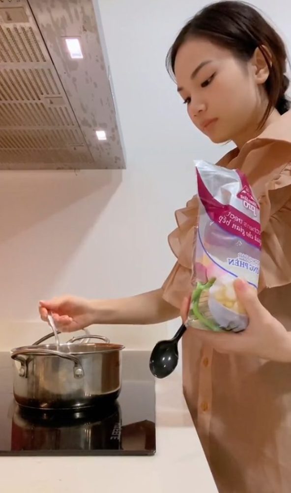 Lộ diện cô gái có đặc quyền vào nhà riêng của ViruSs, không ngại khoe khoảnh khắc chỉ có hai người - Ảnh 2. Lộ diện cô gái có đặc quyền vào nhà riêng của ViruSs, không ngại khoe khoảnh khắc chỉ có hai người - Ảnh 2.