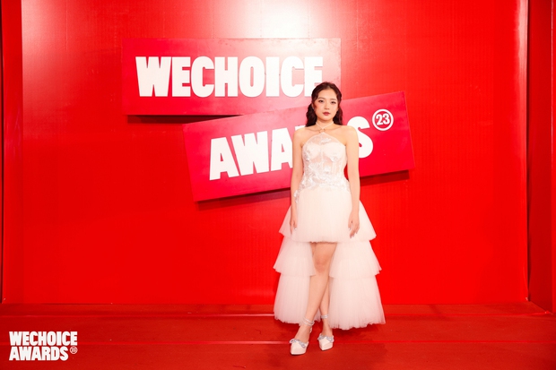 Ba tượng đài nhan sắc làng game "đụng độ" trong một khung hình, tình chị em Esports mãi "keo"- Ảnh 2. Ba tượng đài nhan sắc làng game "đụng độ" trong một khung hình, tình chị em Esports mãi "keo"- Ảnh 2.