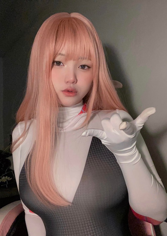 photo-9-16775624334001730490113 Mặt "học sinh", nữ game thủ cứ cosplay lại khiến cả cộng đồng "sốt xình xịch" photo 9 16775624334001730490113