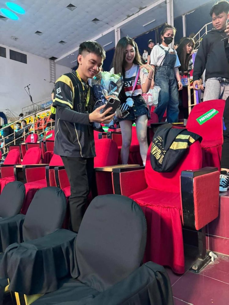 Vừa giành 100 "củ" của ĐTDV, nam tuyển thủ công khai luôn bạn gái hot girl nức tiếng - Ảnh 6. Vừa giành 100 "củ" của ĐTDV, nam tuyển thủ công khai luôn bạn gái hot girl nức tiếng - Ảnh 6.