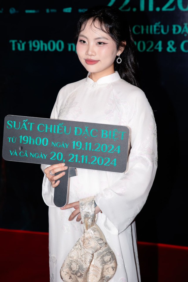 Thảm đỏ hot nhất hôm nay: Quang Linh Vlogs tới ủng hộ Thuỳ Tiên, Quế Anh - Tiểu Vy khoe sắc sáng bừng khung hình - Ảnh 7. Thảm đỏ hot nhất hôm nay: Quang Linh Vlogs tới ủng hộ Thuỳ Tiên, Quế Anh - Tiểu Vy khoe sắc sáng bừng khung hình - Ảnh 7.