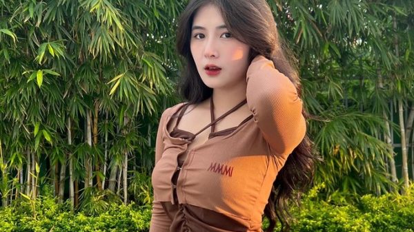 Đu trend "Bình nguyên vô tận" Quỳnh Alee gây tranh cãi khi zoom cận "tâm hồn" quyến rũ 38 Đu trend "Bình nguyên vô tận" Quỳnh Alee gây tranh cãi khi zoom cận "tâm hồn" quyến rũ pjpg 3