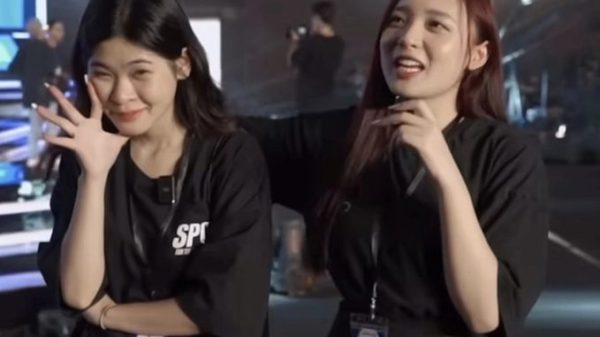 MC Phương Thảo lần đầu tự tin về chiều cao "ba mét bẻ đôi" từ khi về Garena 35 MC Phương Thảo lần đầu tự tin về chiều cao "ba mét bẻ đôi" từ khi về Garena q 5 jpg