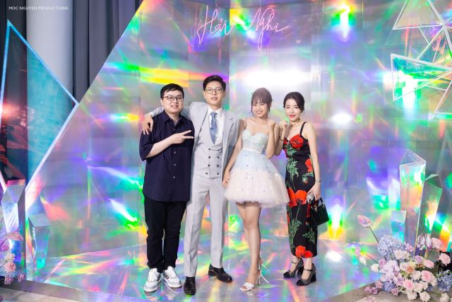 q112-2 Sofm và bạn gái lâu năm xuất hiện rạng rỡ trong đám cưới Bomman, đúng chuẩn "trai tài gái sắc" q112 2