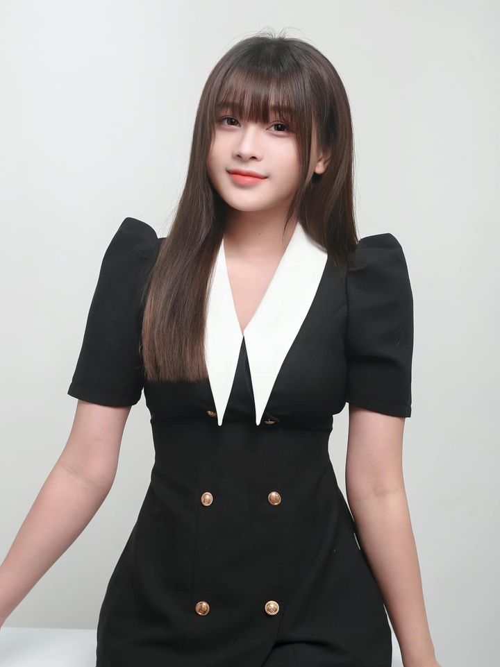 q14-2 Lyly Sury hoá thiên thần trong bộ váy đen làm game thủ "đứng ngồi không yên" q14 2