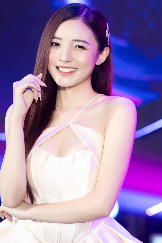 MC Phương Thảo xinh đẹp, lộng lẫy trong bộ váy đỏ khiến game thủ hết lời khen ngợi q15 4