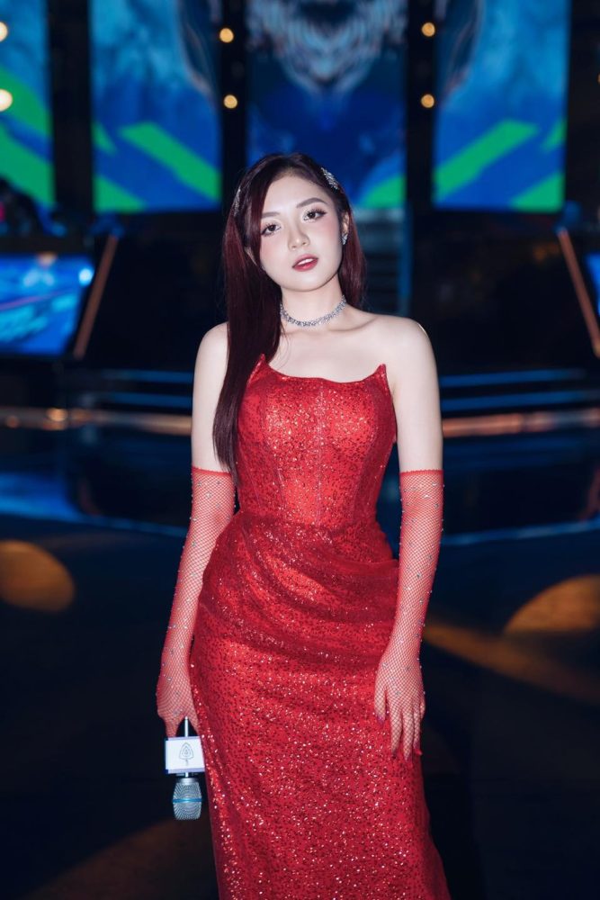 MC Phương Thảo xinh đẹp cùng thần thái sang chảnh chiếm trọn trái tim game thủ Việt q17