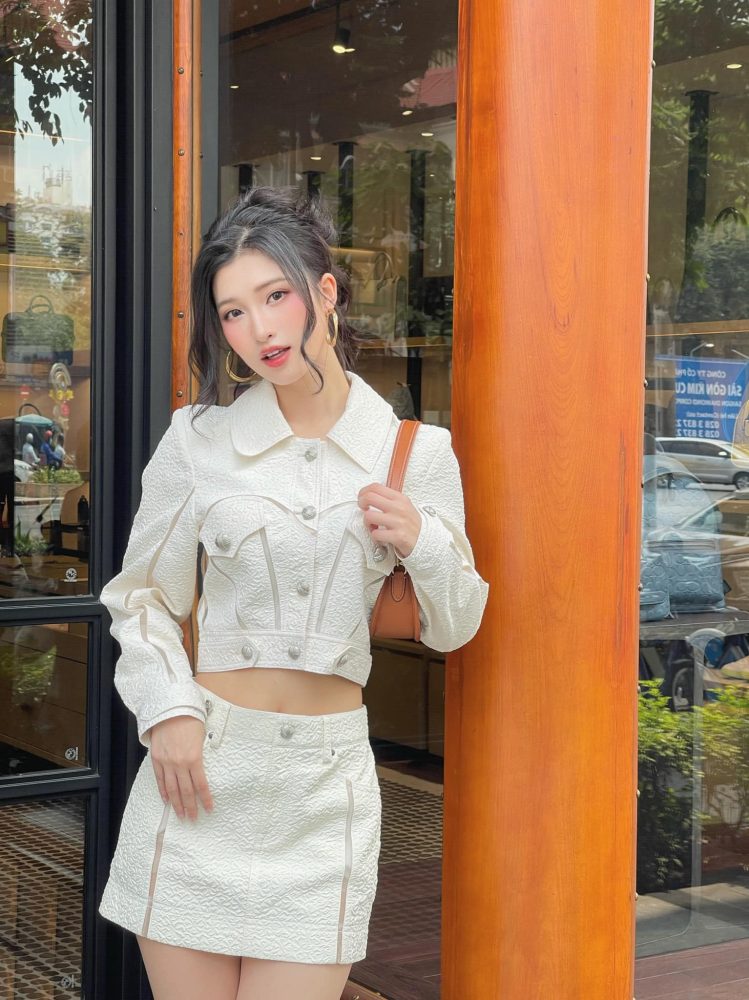 Á hậu Phương Nhi xinh đẹp tựa nàng thơ nhận "cơn mưa" lời khen từ cộng đồng mạng q19 1