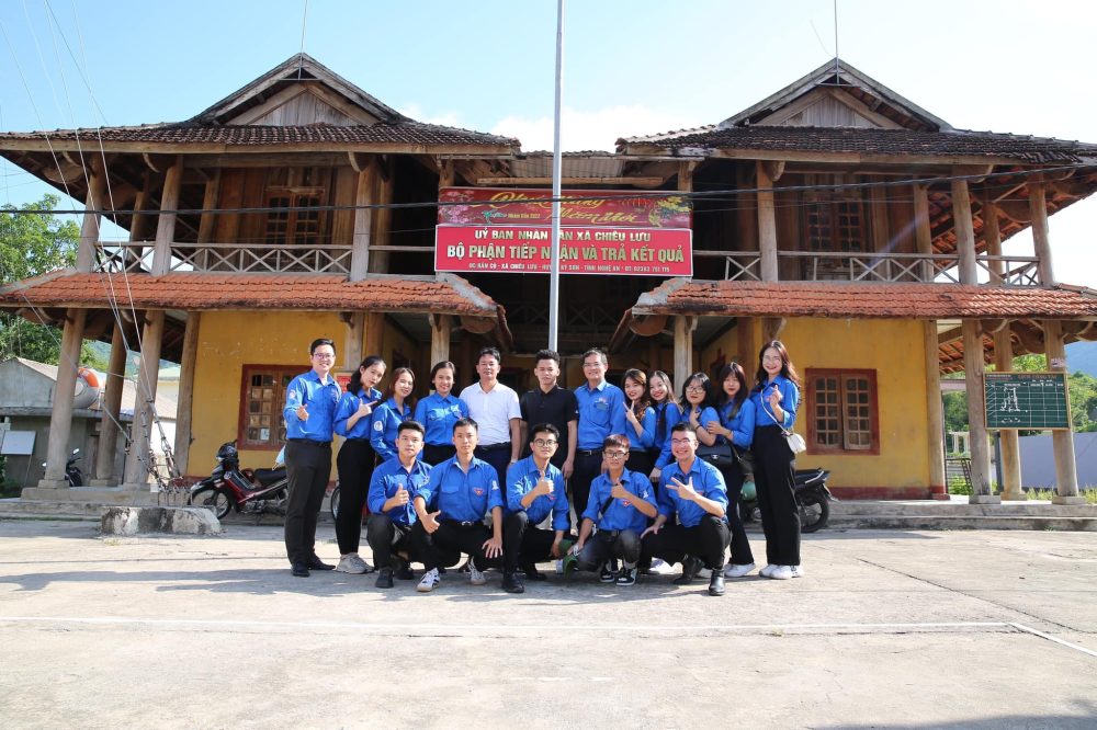 q2-11 Ngắm nhìn những hình ảnh đẹp của Độ Mixi khi làm từ thiện cho trẻ em vùng cao q2 11