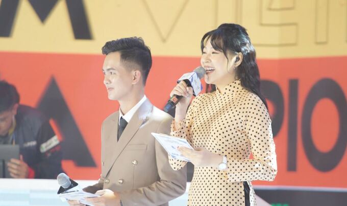 Cận cảnh nhan sắc xinh đẹp của dàn nữ MC Esports trong ngày thi đấu cuối cùng tại SEA Games 31 q211 4