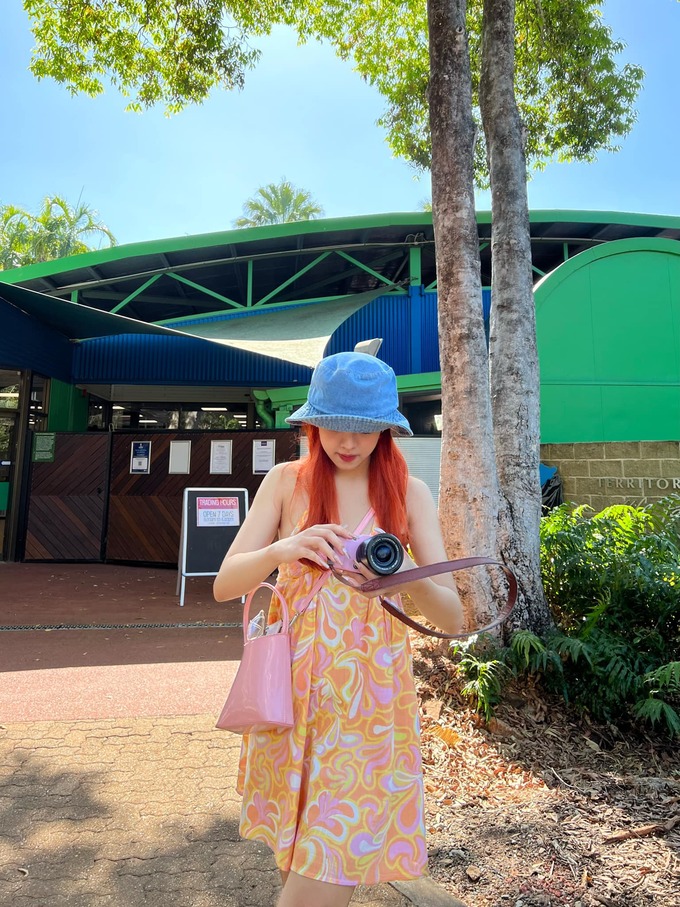 q212-1 Ngắm nhìn nữ MC Thảo Trang hóa “nàng tiên cá” ở Úc với mái tóc đỏ cực “cháy” q212 1