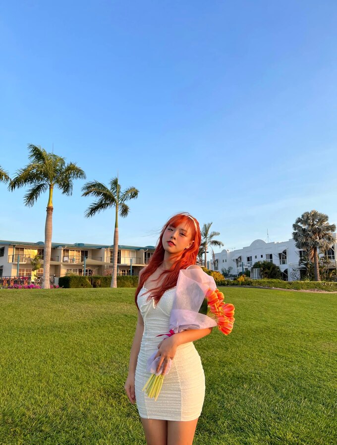 q214-1 Vừa về Việt Nam, MC Thảo Trang đã “đảo ngói”, lấy lại vẻ ngoan hiền: Vẫn nổi bật chẳng kém ở trời Tây q214 1