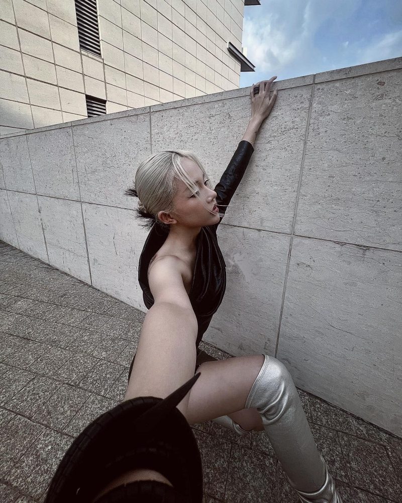 Linh Ngọc Đàm với phong cách thời trang độc lạ, mới mẻ khiến fan hâm mộ "trầm trồ" q25 4