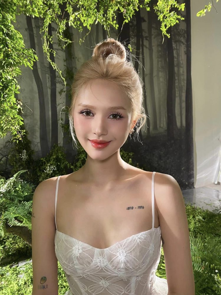 q32-4 Xoài Non khoe vòng một đầy đặn khiến fan hâm mộ phải "trầm trồ" q32 4