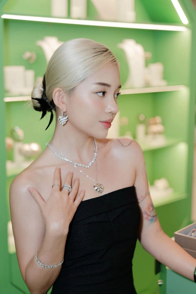 q4-6 Linh Ngọc Đàm đăng ảnh sở hữu góc nghiêng thần thánh cực thần thái q4 6