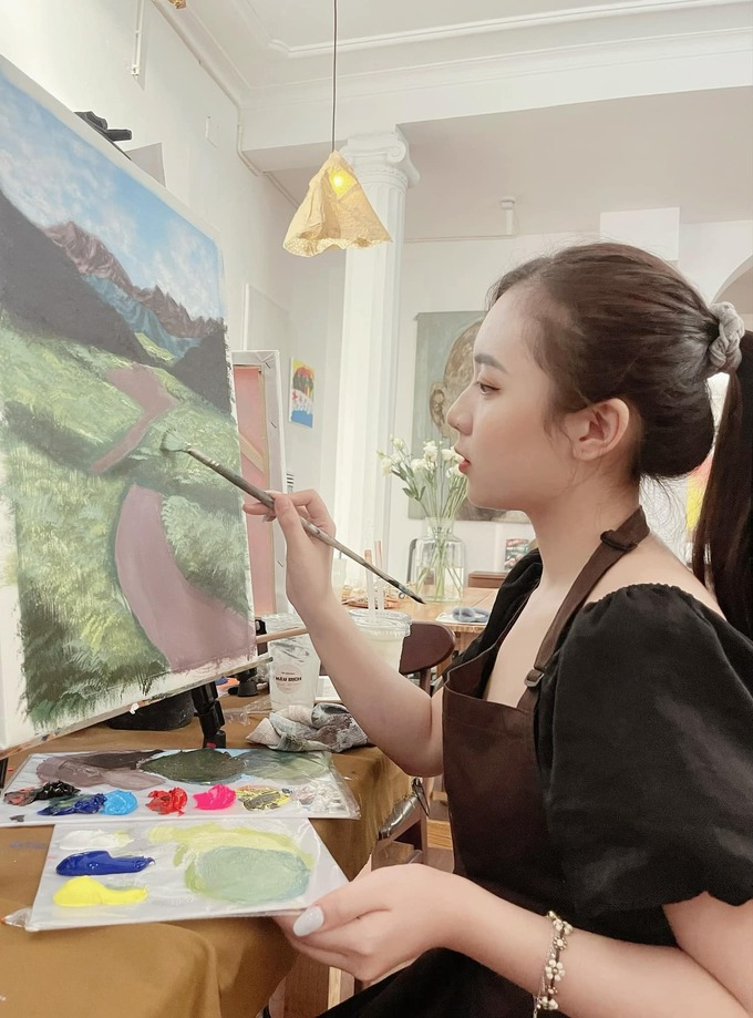 q41-8 MC Phương Thảo “tài sắc vẹn toàn”: Hát hay, đàn giỏi, nay lại vẽ tranh cực đẹp q41 8