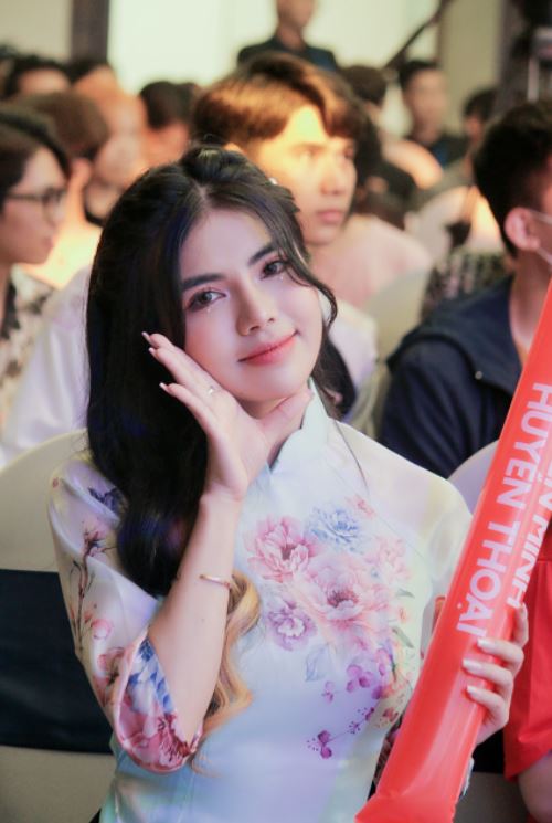 Cận cảnh nhan sắc xinh đẹp của dàn nữ MC Esports trong ngày thi đấu cuối cùng tại SEA Games 31 q410 3