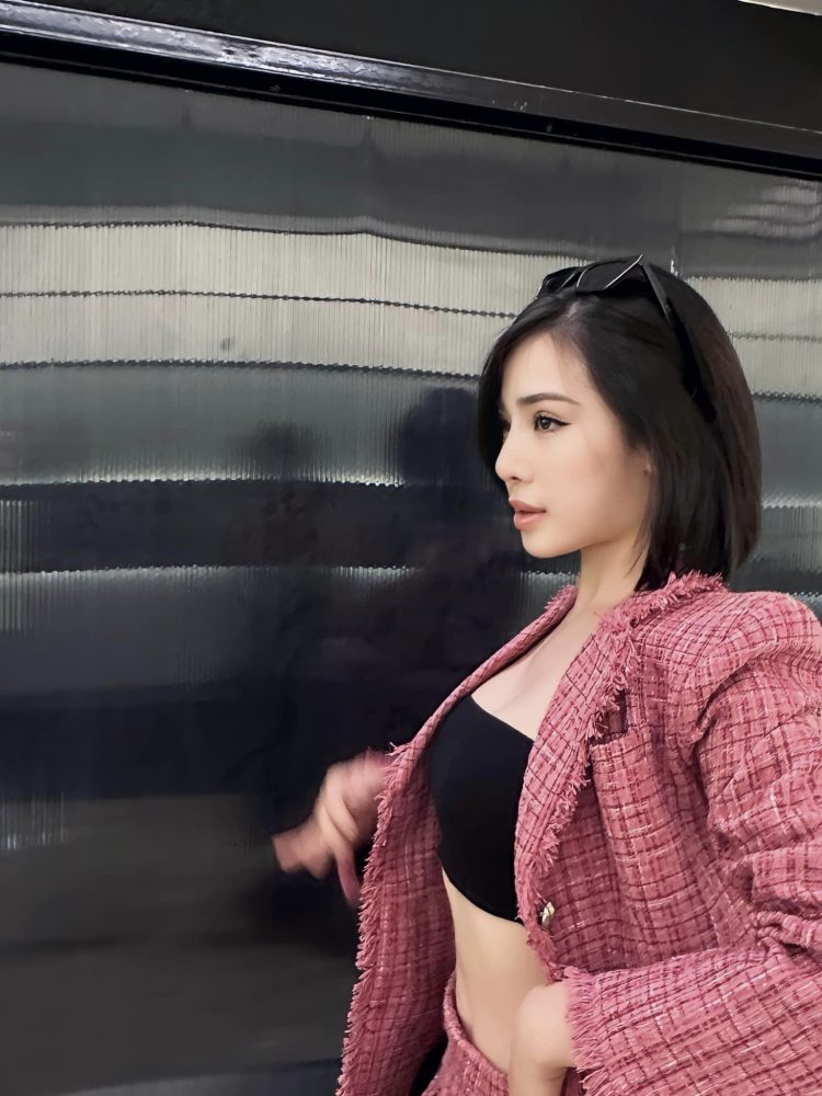 q44-3 MC Minh Anh khoe body sexy, nóng bỏng khiến game thủ "đứng ngồi không yên" q44 3