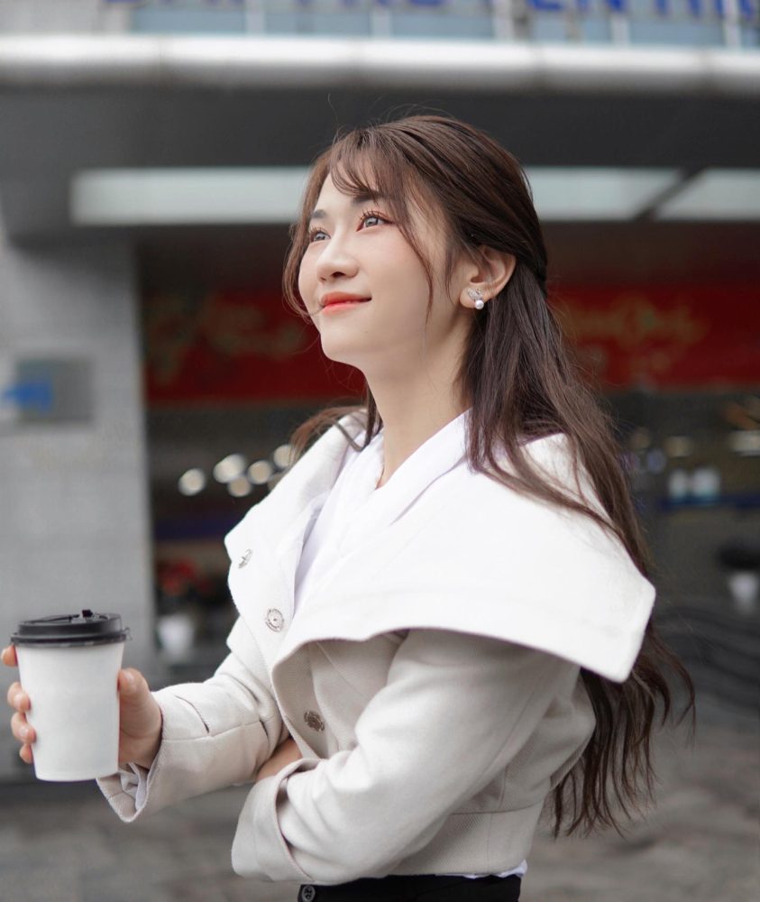 q44-4 Lê Bống với thần thái xinh đẹp và nụ cười tỏa nắng làm fan hâm mộ "xao xuyến" q44 4